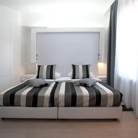 Authentic Luxury Casa de hóspedes 4*