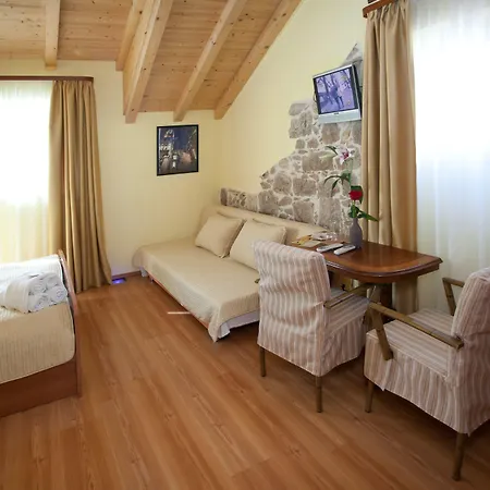 Authentic Luxury Split