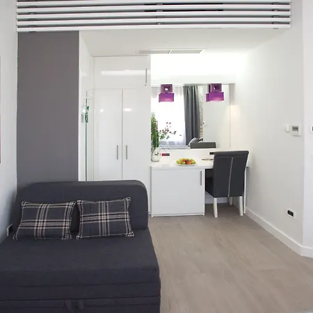 オーセンティック ラグジュアリー ルームス 4*