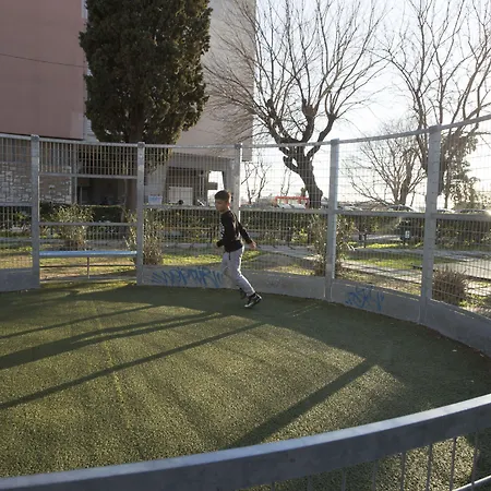 オーセンティック ラグジュアリー ルームス