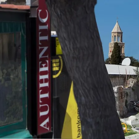 オーセンティック ラグジュアリー ルームス 4* スプリト