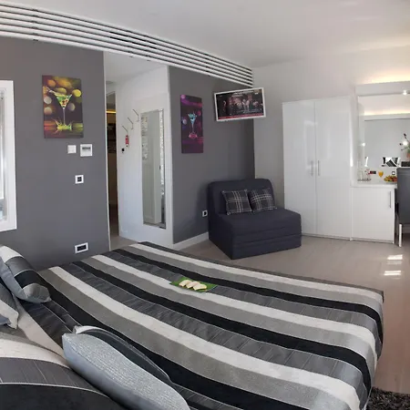 بيت ضيافة Authentic Luxury سبليت