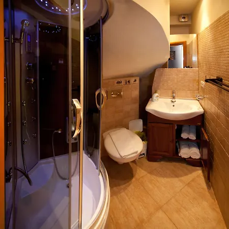 بيت ضيافة Authentic Luxury 4*