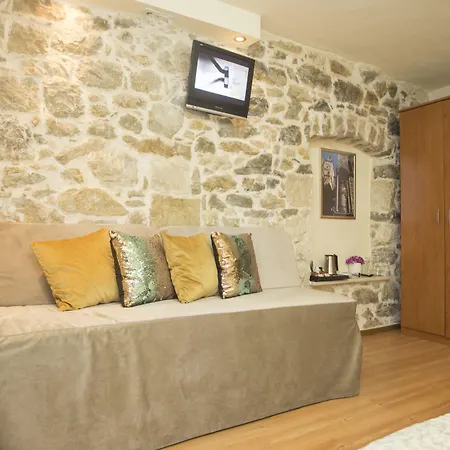 Authentic Luxury Split