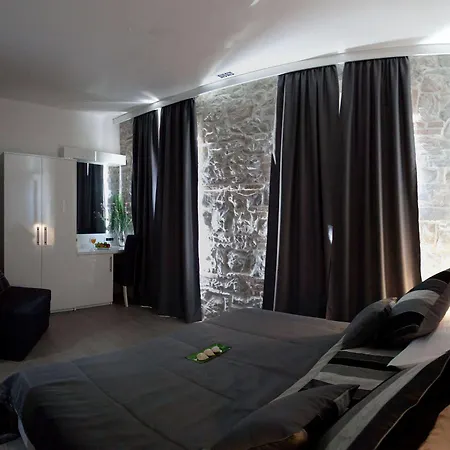 Authentic Luxury Split