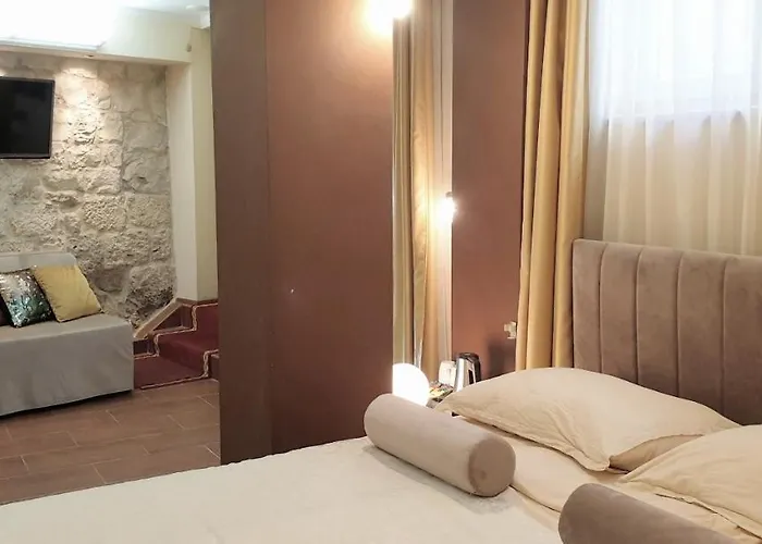 Authentic Luxury Split